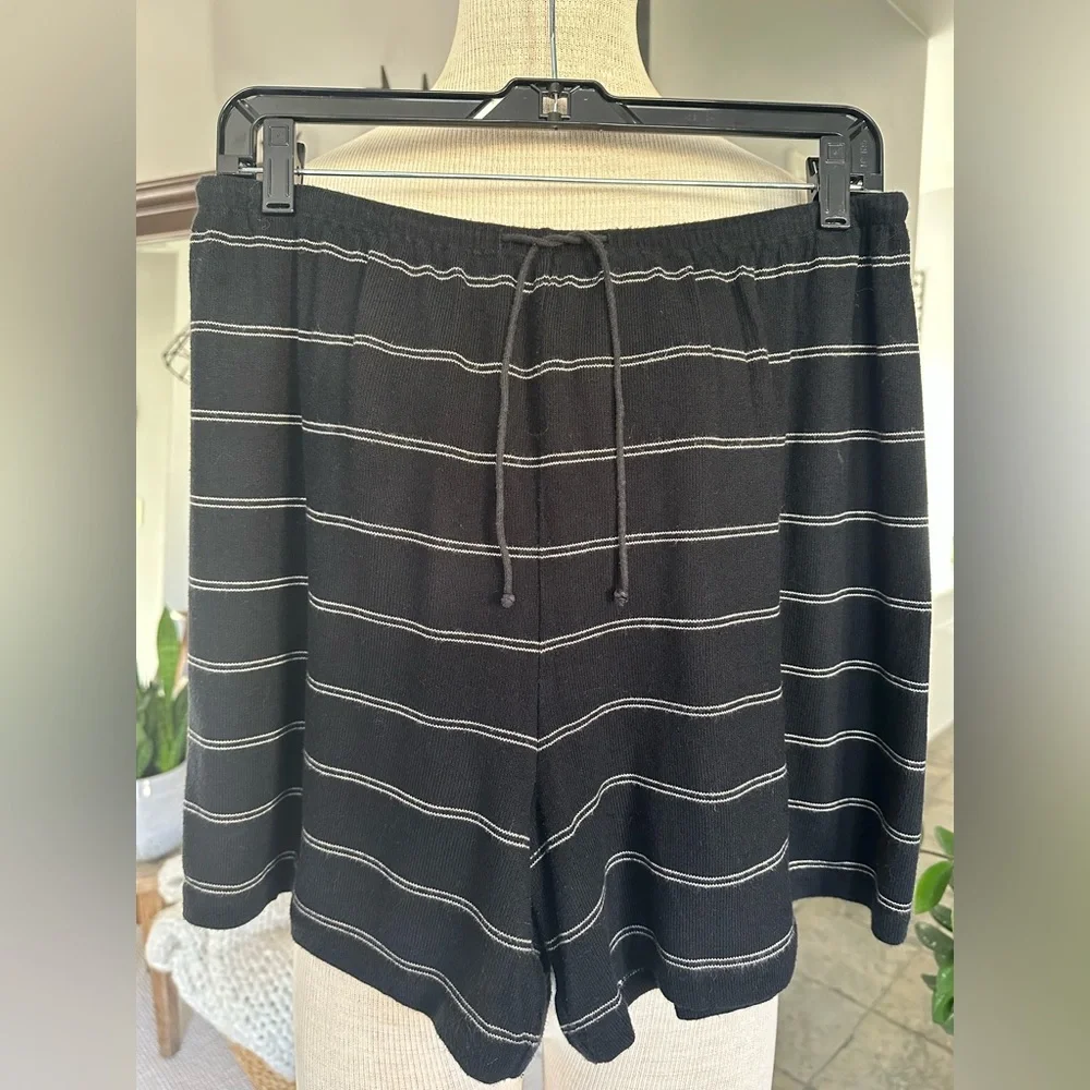 Vince black casual shorts, size large - Picture 3 of 14